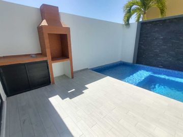 VENTA DE CASA EN ESQUINA CON ALBERCA FRACC. LOMAS RESIDENCIAL ALVARADO VERACRUZ