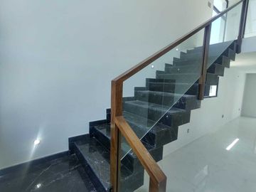 VENTA DE CASA EN ESQUINA CON ALBERCA FRACC. LOMAS RESIDENCIAL ALVARADO VERACRUZ