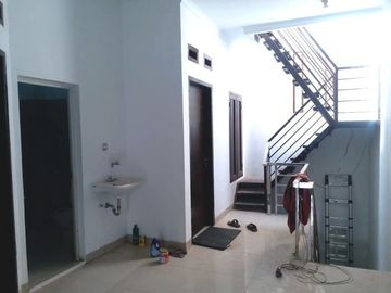 Rumah Hadap Utara 2Lantai SIAPHUNI DI Bandung Antapani Kidul
