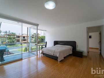 ESPECTACULAR DEPARTAMENTO EN VENTA CHACARILLA SURCO 299 MTRS CON 4 DORMITORIOS