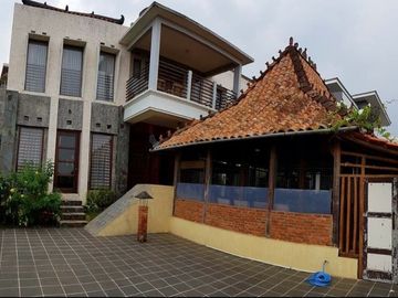 Sewa jual Vila Dago kolam renang pribadi hanya 5 juta/ malam