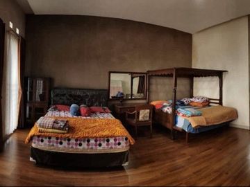 Sewa jual Vila Dago kolam renang pribadi hanya 5 juta/ malam