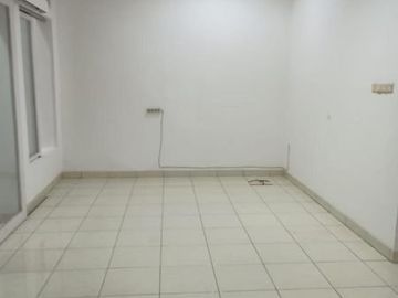 Dijual Cepat Turun Harga BU Rumah Rapih Siap Huni di Delatinos BSD