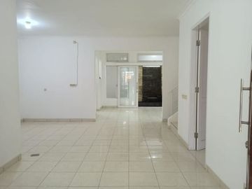 Dijual Cepat Turun Harga BU Rumah Rapih Siap Huni di Delatinos BSD