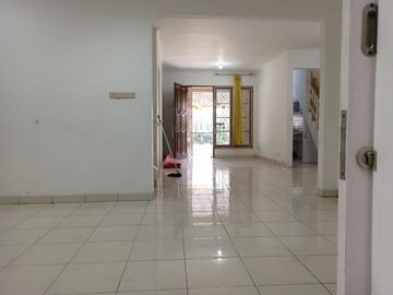 Dijual Cepat Turun Harga BU Rumah Rapih Siap Huni di Delatinos BSD