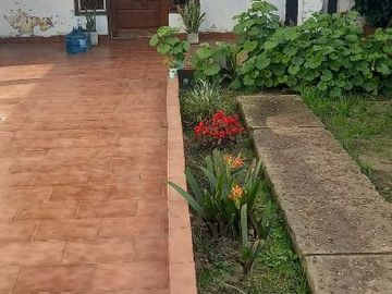 Casa  2 dormitorios c/ cochera en Ituzaingó Norte
