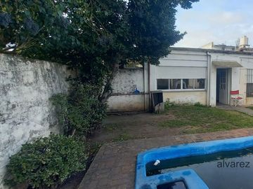 Casa  2 dormitorios c/ cochera en Ituzaingó Norte