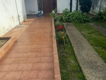 Casa  2 dormitorios c/ cochera en Ituzaingó Norte