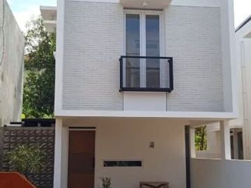 Rumah 2LT dkt Universitas Widyatama Cikutra Bandung mulai 967 Jutaan