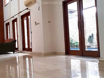 Rumah Mewah Dengan Kolam Renang Di Cipete Jakarta Selatan