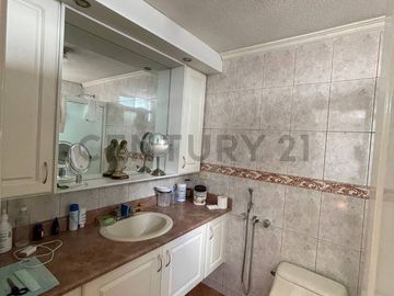 En venta departamento 3 dormitorios y suite en Urbanización El Condado