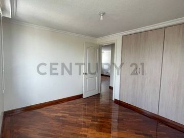 En venta departamento 3 dormitorios y suite en Urbanización El Condado