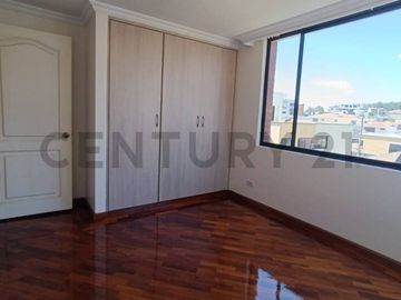 En venta departamento 3 dormitorios y suite en Urbanización El Condado