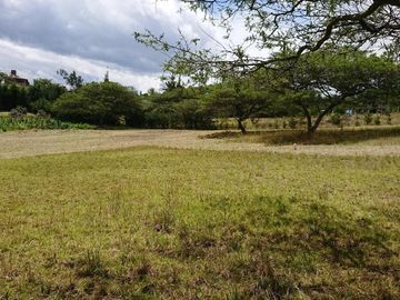 Vendo  lindo terreno ubicado en Urbanización a 15 minutos de Guayllabamba