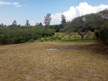 Vendo  lindo terreno ubicado en Urbanización a 15 minutos de Guayllabamba