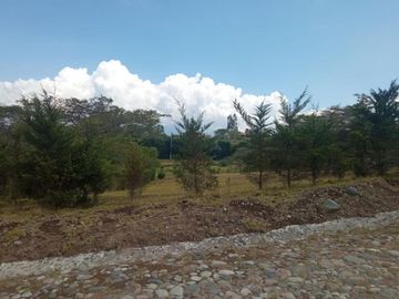 Vendo  lindo terreno ubicado en Urbanización a 15 minutos de Guayllabamba