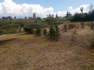 Vendo  lindo terreno ubicado en Urbanización a 15 minutos de Guayllabamba