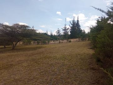 Vendo  lindo terreno ubicado en Urbanización a 15 minutos de Guayllabamba