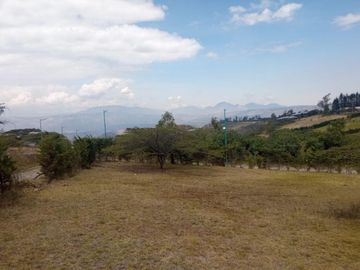 Vendo  lindo terreno ubicado en Urbanización a 15 minutos de Guayllabamba