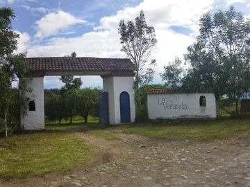 Vendo  lindo terreno ubicado en Urbanización a 15 minutos de Guayllabamba