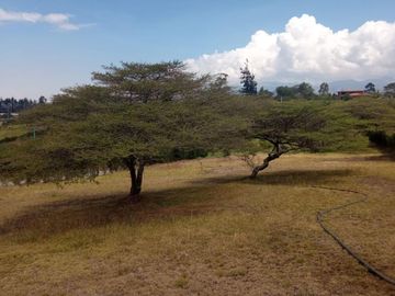 Vendo  lindo terreno ubicado en Urbanización a 15 minutos de Guayllabamba