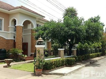 Executive Home with Pool and Guest House