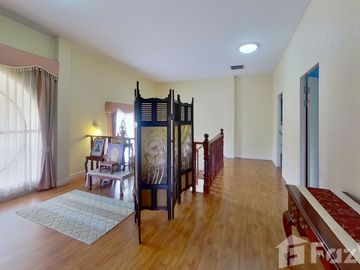 Executive Home with Pool and Guest House