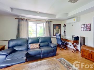 Executive Home with Pool and Guest House