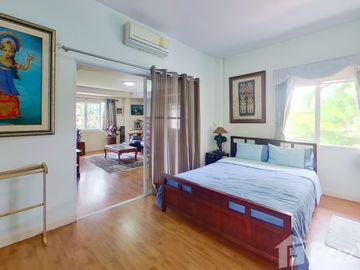 Executive Home with Pool and Guest House