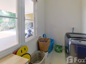 Executive Home with Pool and Guest House