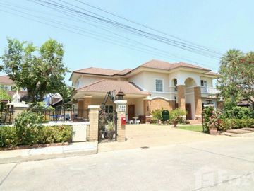 Executive Home with Pool and Guest House