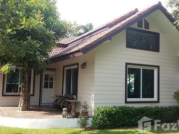 Executive Home with Pool and Guest House