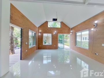Executive Home with Pool and Guest House