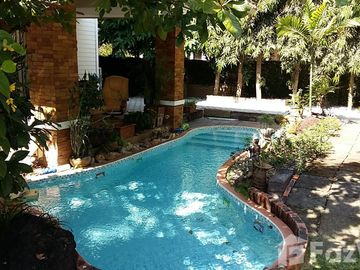 Executive Home with Pool and Guest House