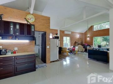 Executive Home with Pool and Guest House