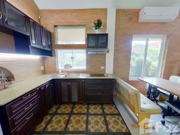 Executive Home with Pool and Guest House