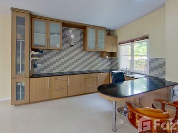 Executive Home with Pool and Guest House