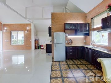 Executive Home with Pool and Guest House