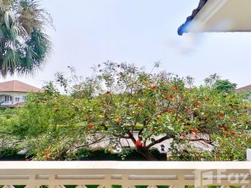 Executive Home with Pool and Guest House
