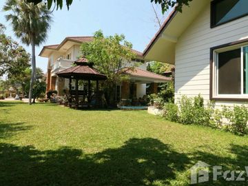 Executive Home with Pool and Guest House