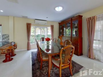 Executive Home with Pool and Guest House