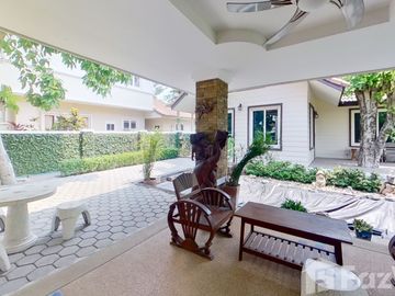 Executive Home with Pool and Guest House