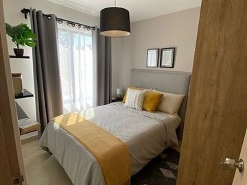 Estrena Casa Entre El refugio y Zibata, 4 Recamaras, 3 Baños, Alberca, de LUJO !