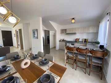 Estrena Casa Entre El refugio y Zibata, 4 Recamaras, 3 Baños, Alberca, de LUJO !