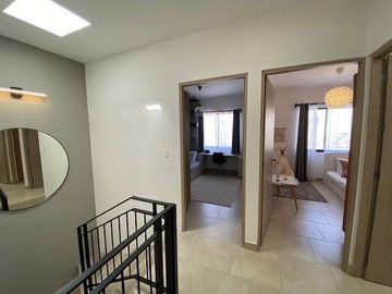 Estrena Casa Entre El refugio y Zibata, 4 Recamaras, 3 Baños, Alberca, de LUJO !