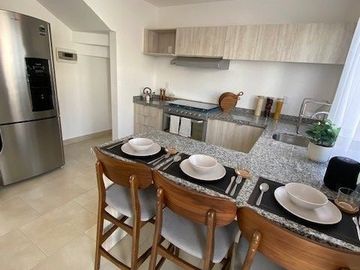Estrena Casa Entre El refugio y Zibata, 4 Recamaras, 3 Baños, Alberca, de LUJO !