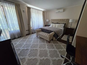 Casa en venta de 4 dorm. en Huechuraba