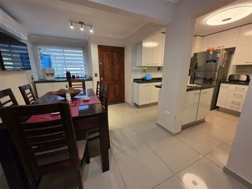 Casa en venta de 4 dorm. en Huechuraba