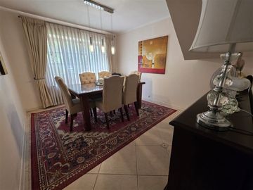 Casa en venta de 4 dorm. en Huechuraba