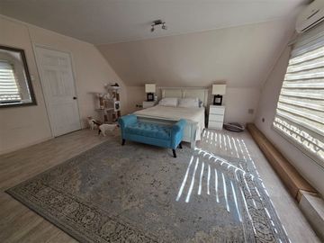 Casa en venta de 4 dorm. en Huechuraba